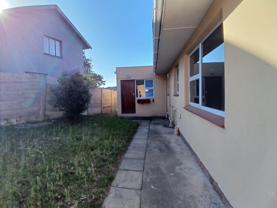 5 Bedroom Property for Sale in Beacon Bay Eastern Cape